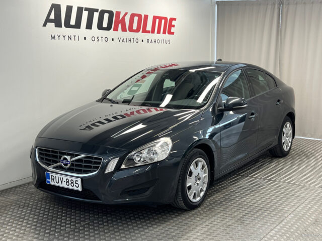 Volvo  HYVIN HUOLLETTU / PYSÄKÖINTITUTKA / VAKIONOPEUDENSÄÄDIN / RAHOITUS