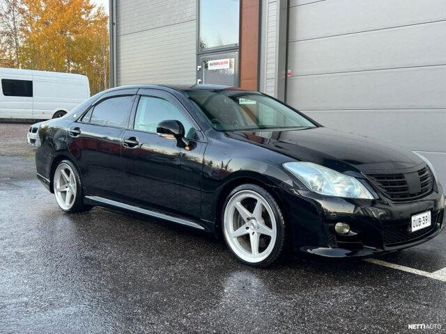 Toyota  Toyota Crown Hybrid 3.5 / Näyttävä / Soft Close / P-Kamera / Adap Vakkari / Rahoitus
